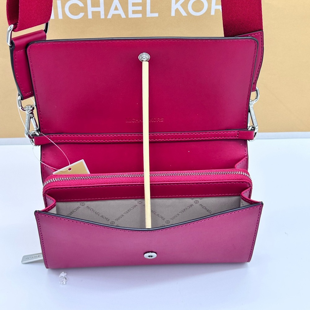 MICHAEL KORS
Jet Set Large Ombré Signature Logo Crossbody Bag Dark Raspberry - Picture 8 of 15